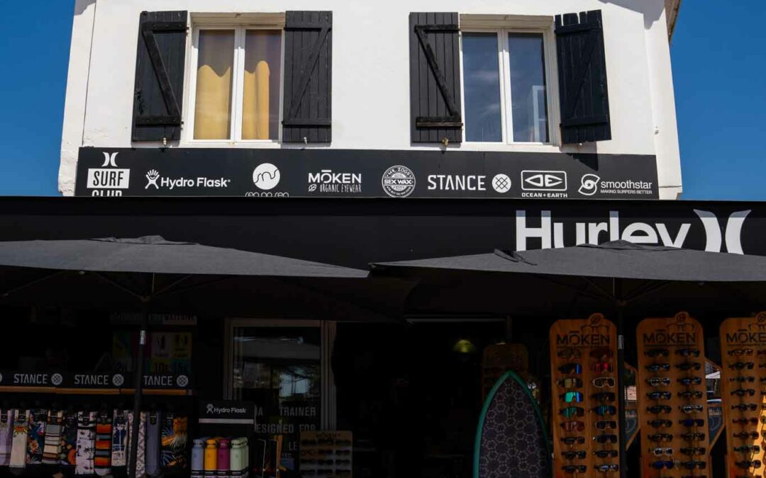 Le surf durant la période Automne/Hiver : pourquoi c’est une expérience unique ?